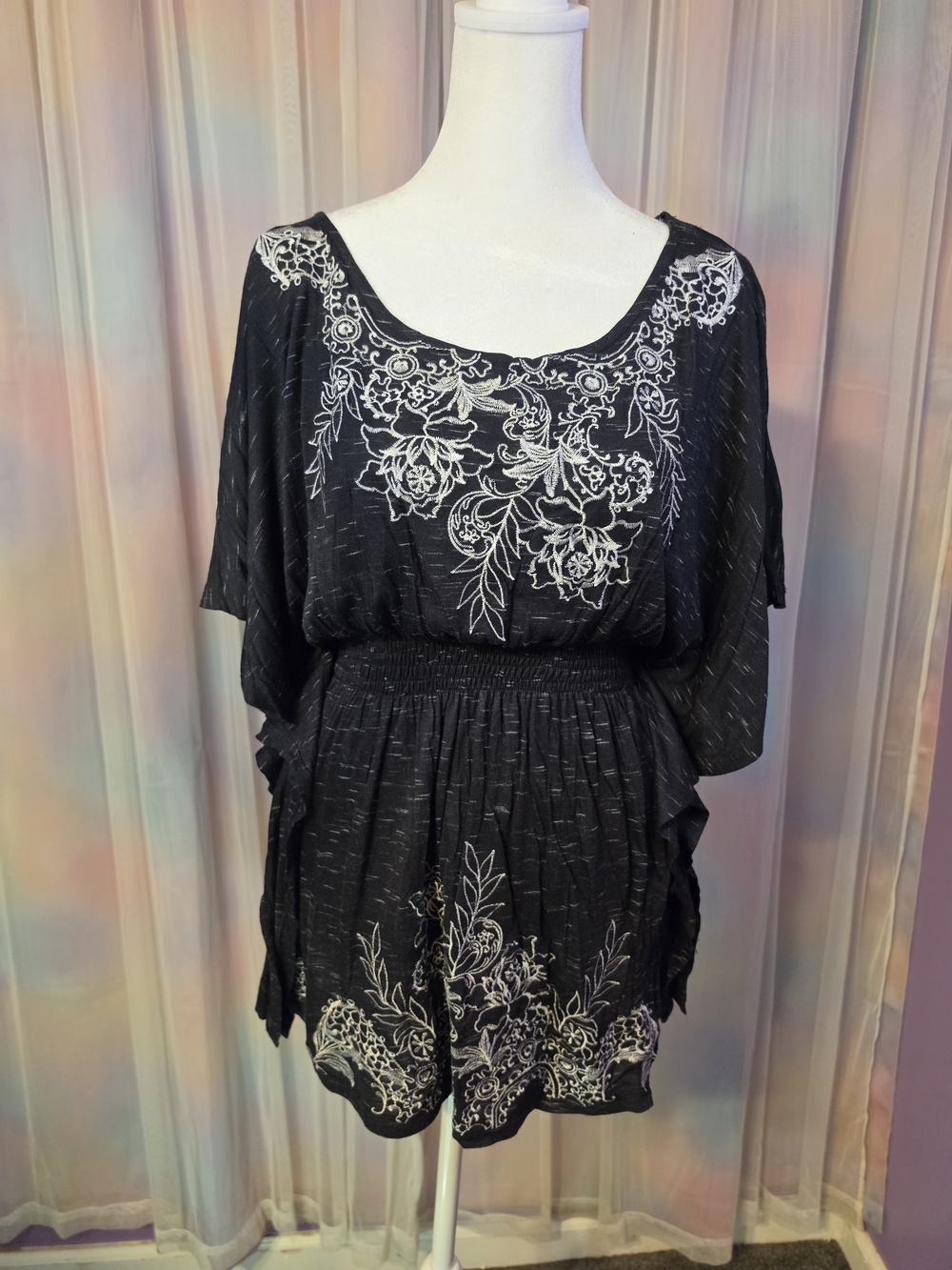 My Michelle Black White Tunic Floral Embroidery Poncho Style Size XL